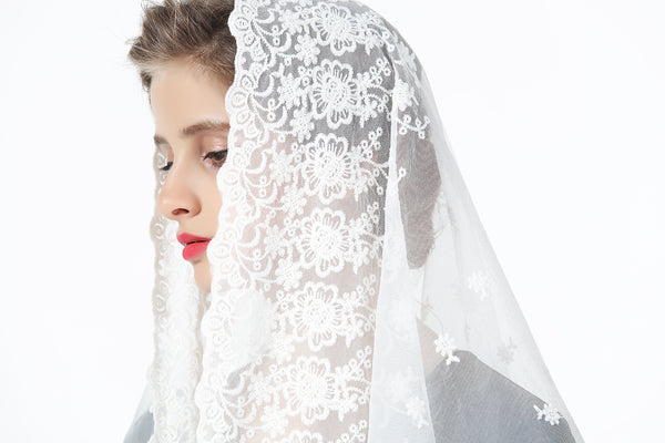 Why Women Wear Chapel Veils – And Should You Too?