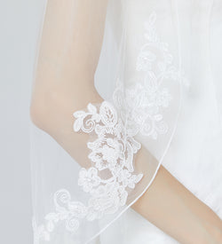 Wedding Bridal Veil with Comb 1 Tier Pencil Lace Applique Edge Fingertip Length 40"-V81