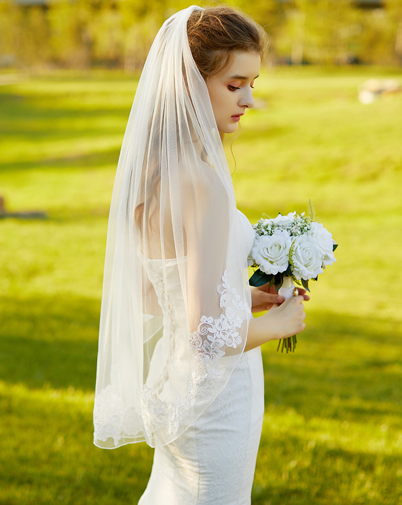 Wedding Bridal Veil with Comb 1 Tier Pencil Lace Applique Edge Fingertip Length 40"-V81