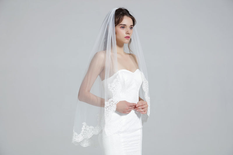 Wedding Bridal Veil with Comb 1 Tier Lace Applique Edge Ivory Fingertip Length